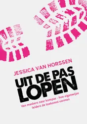 Omslag van Uit de pas lopen