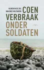 Omslag van Onder soldaten