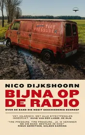 Omslag van Bijna op de radio
