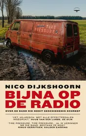 Omslag van Bijna op de radio