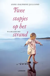 Omslag van Twee stapjes op het strand