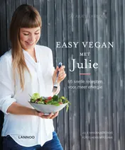Omslag van Easy Vegan met Julie
