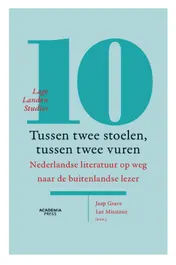 Omslag van Tussen twee stoelen, tussen twee vuren