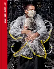 Omslag van World press photo 2021