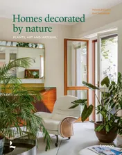 Omslag van Homes decorated by nature