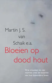 Omslag van Bloeien op dood hout