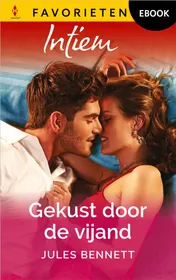 Omslag van Gekust door de vijand