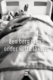 Omslag van Een berg mens onder witte lakens
