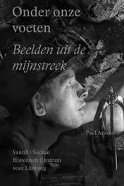 Omslag van Onder onze voeten