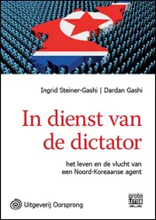 Omslag van In dienst van de dictator - grote letter uitgave