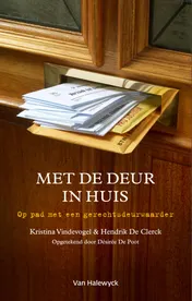 Omslag van Met de deur in huis