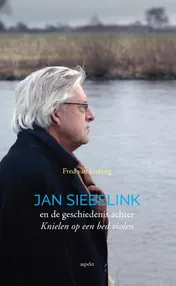 Omslag van Jan Siebelink en de geschiedenis achter knielen op een bed violen