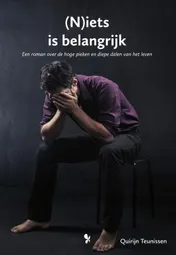 Omslag van (N)iets is belangrijk