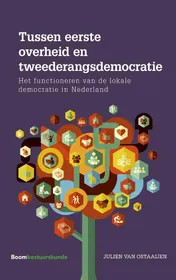 Omslag van Tussen eerste overheid en tweederangsdemocratie