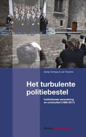 Omslag van Het turbulente politiebestel