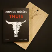 Omslag van Jonnie & Thérèse thuis + snijplank