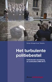 Omslag van Het turbulente politiebestel