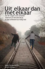 Omslag van Uit elkaar dan met elkaar
