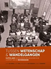 Omslag van Tussen wetenschap en wandelgangen