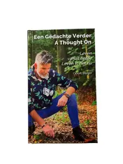 Omslag van Een Gedachte Verder - A Thought On - Leven vanuit liefde - Leven in het nu