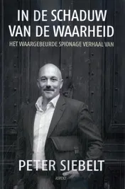 Omslag van In de schaduw van de waarheid