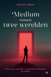 Omslag van Medium tussen twee werelden