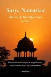 Omslag van Surya Namaskar - Ode aan je Innerlijke Zon, je Ziel