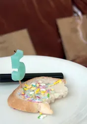 Omslag van vijf edities Kunst op de Koffie
