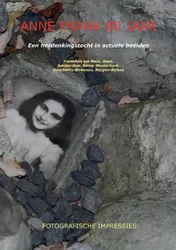 Omslag van Anne Frank 80 jaar (paperback, zwart wit)