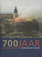 Omslag van 700 Jaar brandweerzorg