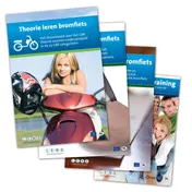 Omslag van Theorie leren bromfiets Theorie-examens bromfiets