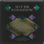 Omslag van Uit de schaduw