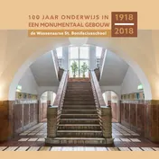 Omslag van 100 jaar onderwijs in een monumentaal gebouw