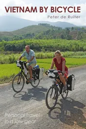 Omslag van Vietnam by bicycle