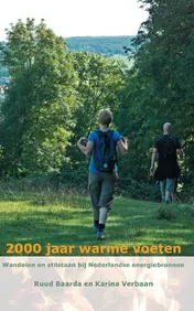 Omslag van 2000 jaar warme voeten, wandelen en stilstaan bij Nederlandse energiebronnen