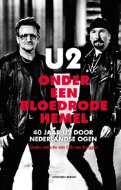 Omslag van U2 onder een bloedrode hemel