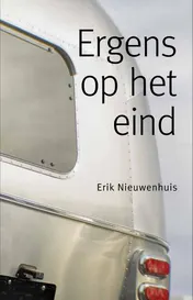 Omslag van Ergens op het eind
