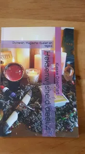 Omslag van Divineren, magische rituelen en regels