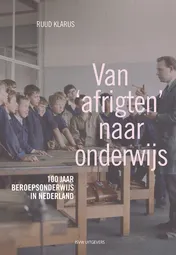 Omslag van ‘Van "afrigten naar onderwijs"’