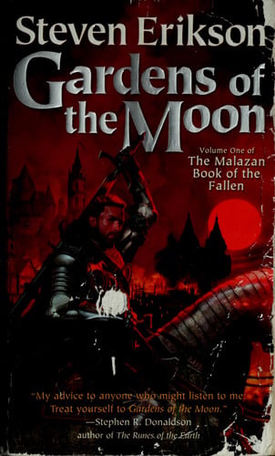Omslag van Gardens of the Moon Book One of The Malazan Book of the Fallen