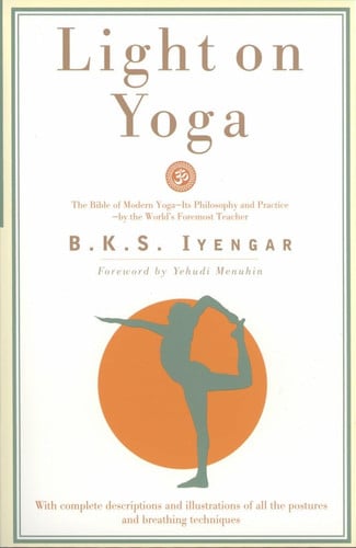 Omslag van Light on Yoga The Bible of Modern Yoga - Its Philosophy and Practice - By the World's Foremost Teacher