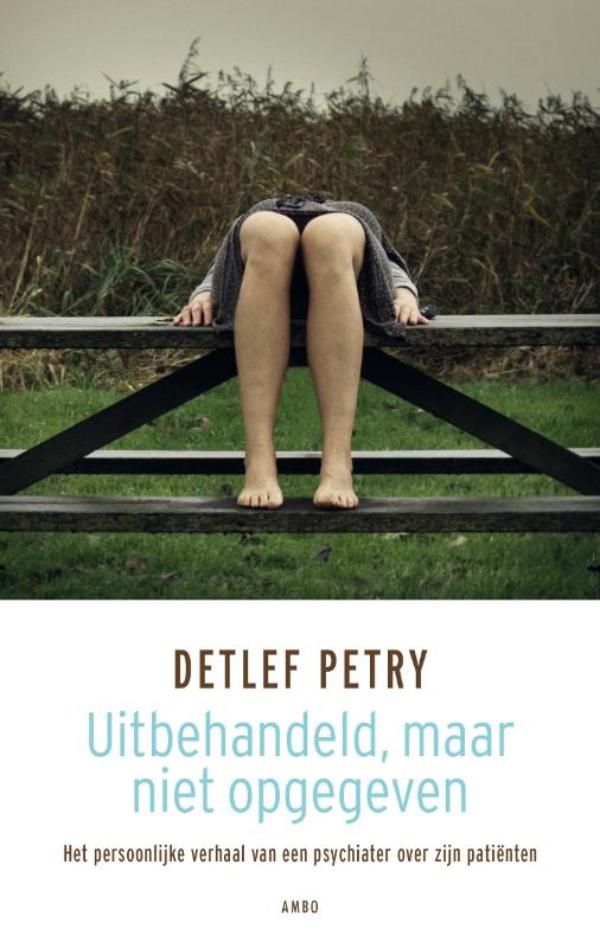 Omslag van Uitbehandeld, maar niet opgegeven