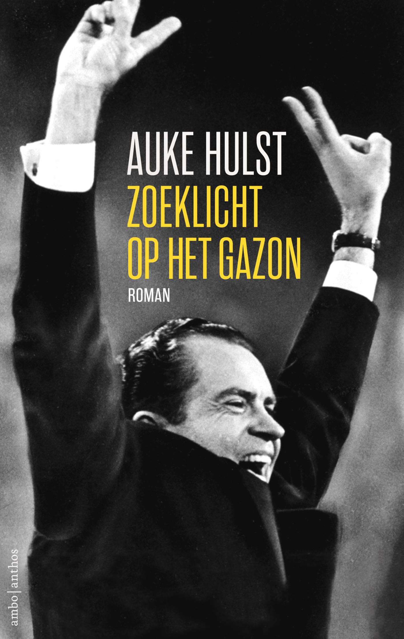 Omslag van Zoeklicht op het gazon