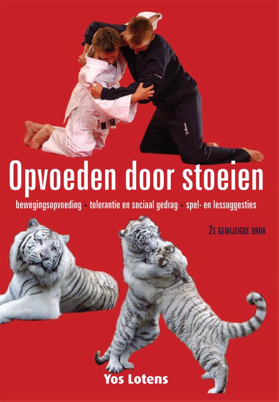 Omslag van Opvoeden door stoeien