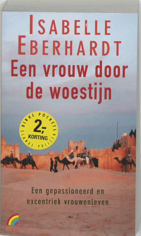Omslag van Een vrouw door de woestijn