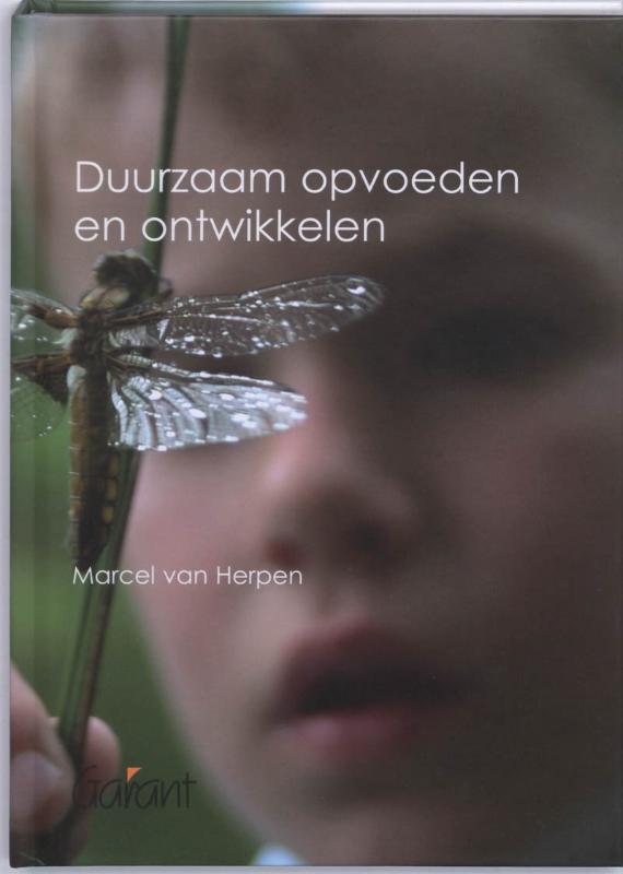 Omslag van Duurzaam opvoeden en ontwikkelen