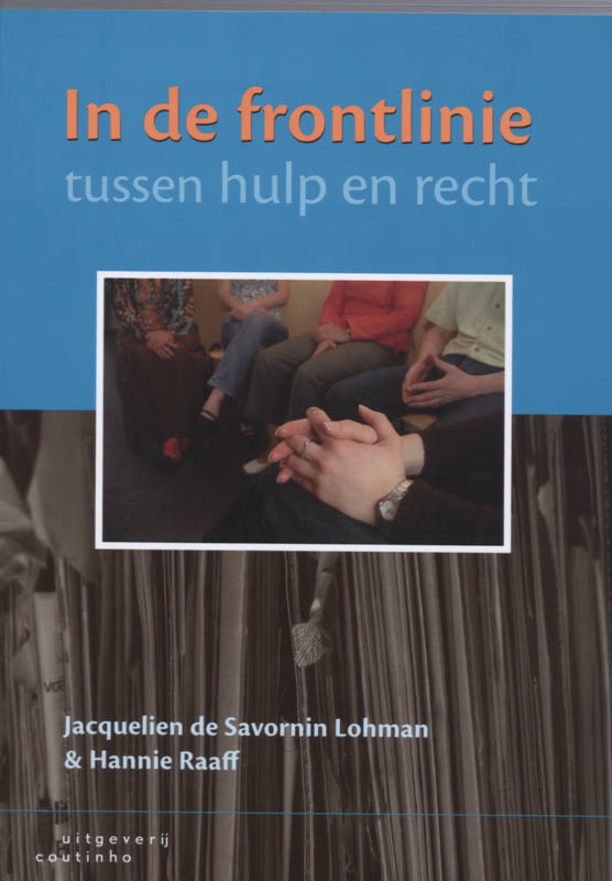 Omslag van In de frontlinie tussen hulp en recht