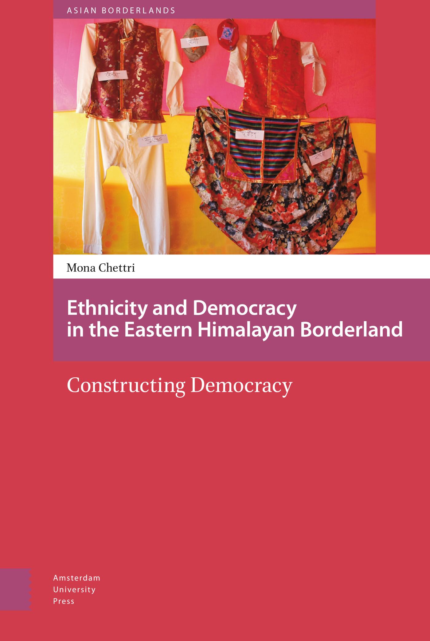 Omslag van constructing democracy