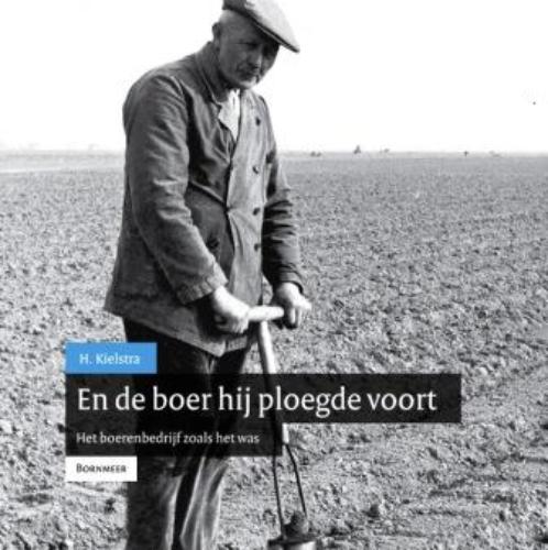 Omslag van En de boer hij ploegde voort