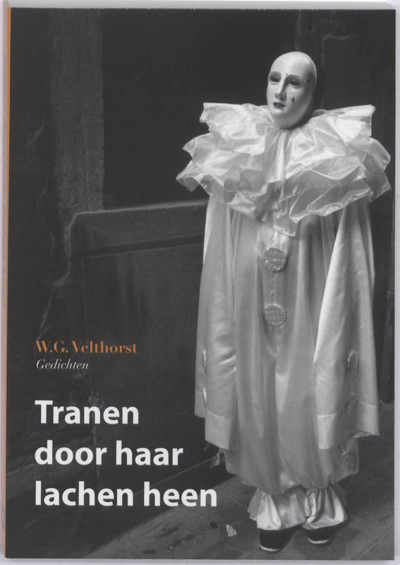 Omslag van Tranen door haar lachen heen